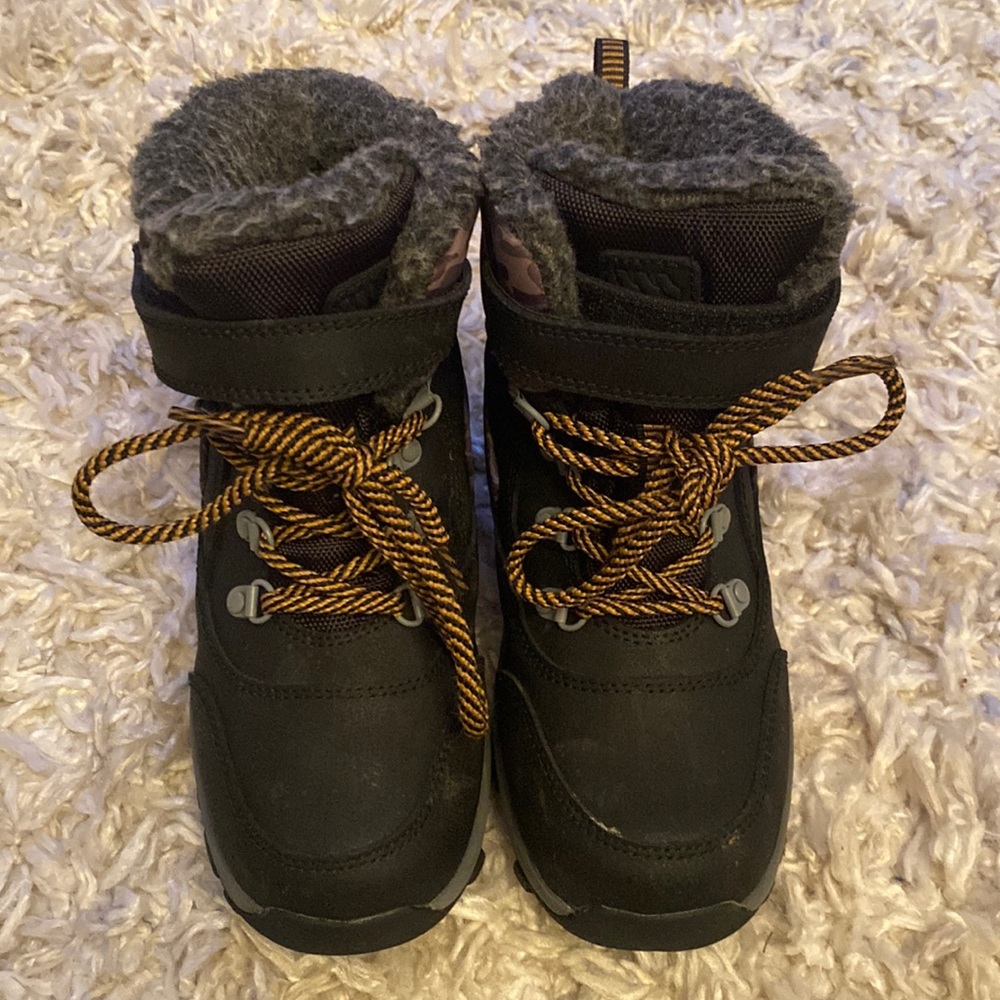 Boys Snow Boots Size 13 ☃️❄️